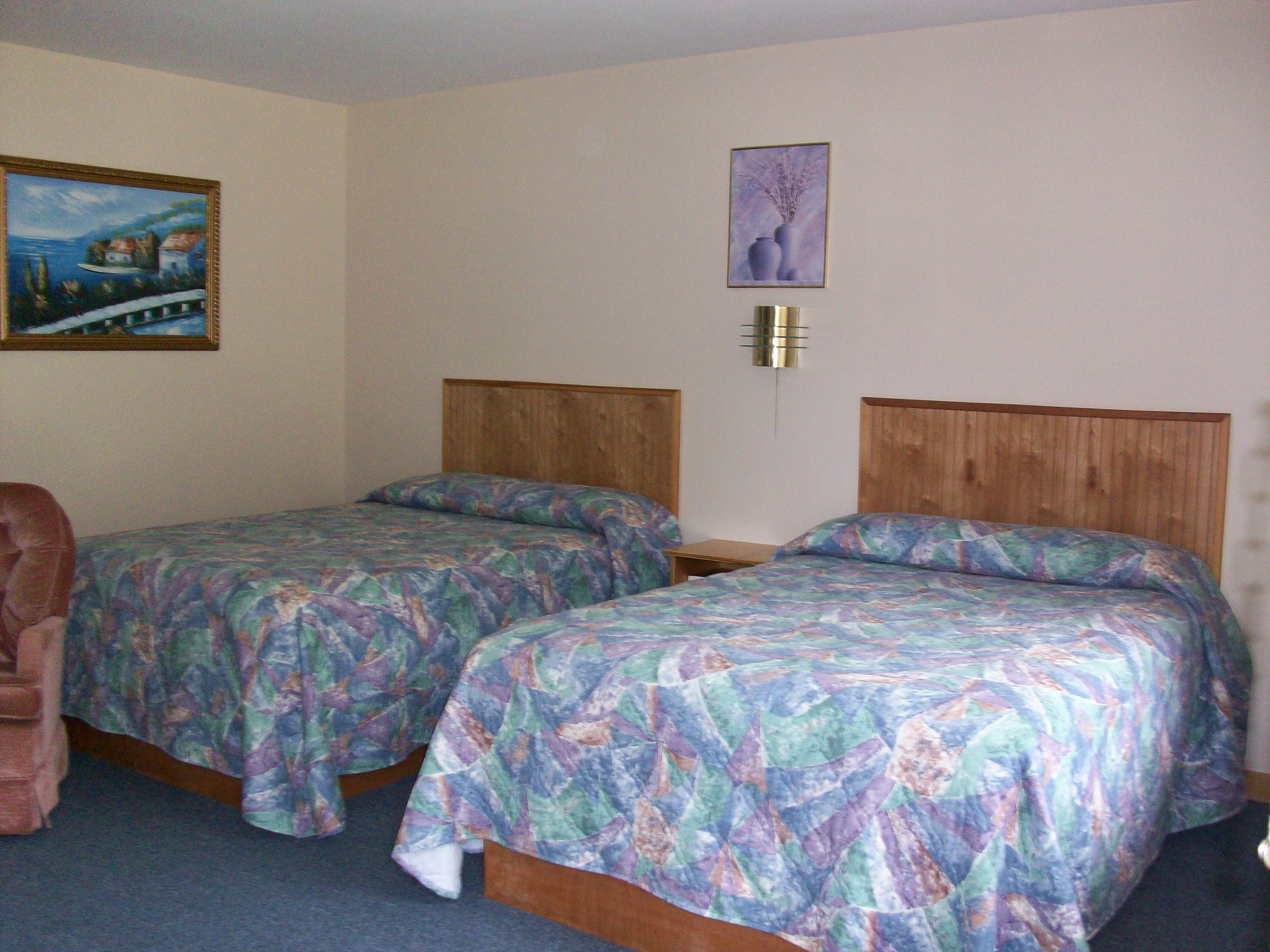 deluxe motel room